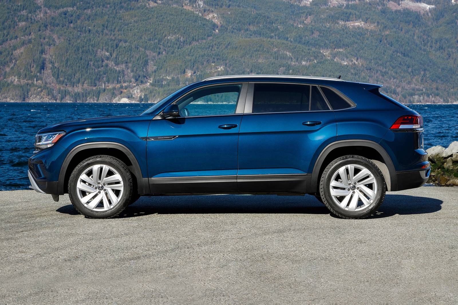 2023 Volkswagen Atlas Cross Sport SE Trim and Features