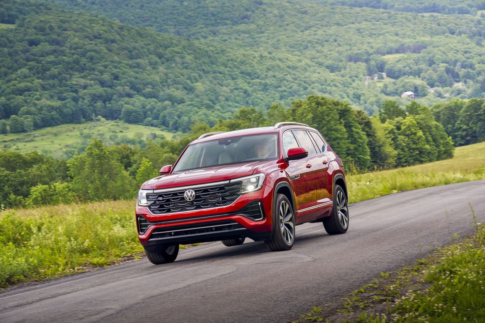 How much does the 2024 Volkswagen Atlas weigh?
